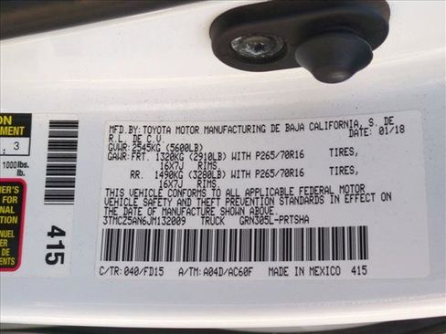 Used 2018 Toyota Tacoma TRD Off-Road w/ Technology Package image 25