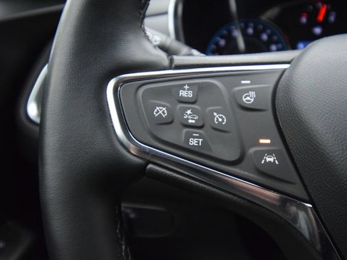 Used 2024 Chevrolet Equinox LT FWD image 32