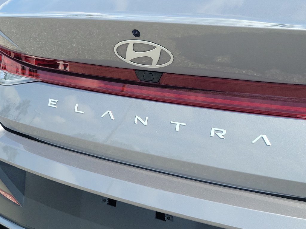 Used 2024 Hyundai Elantra SEL w/ Convenience Package FWD image 7
