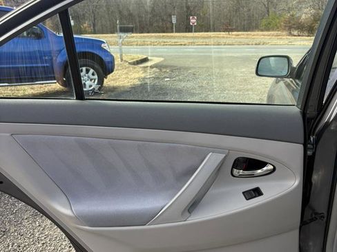 Used 2009 Toyota Camry LE image 14