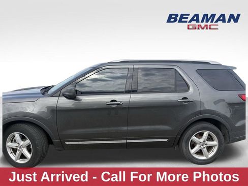 Used 2019 Ford Explorer XLT image 1