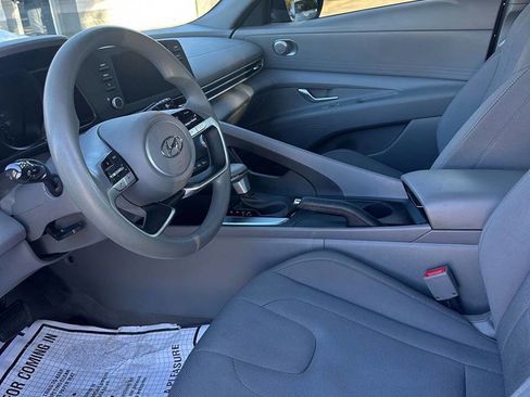Used 2023 Hyundai Elantra SE image 9