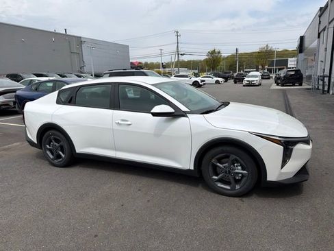 New 2026 Kia K4 FWD image 2