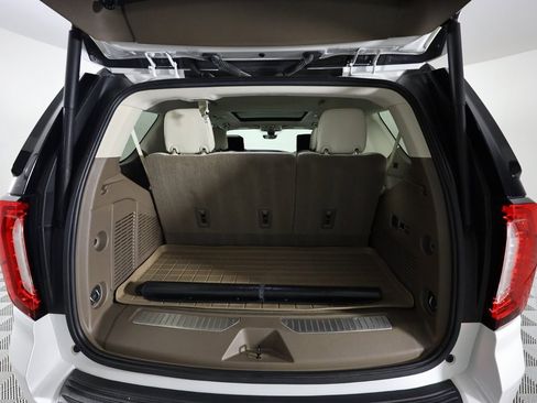 Used 2021 GMC Yukon Denali w/ Denali Premium Package image 14