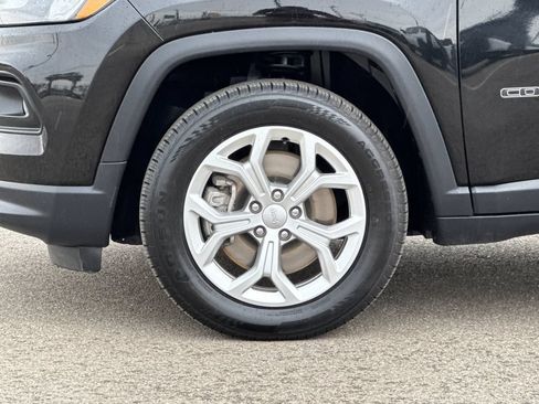 Used 2024 Jeep Compass Latitude AWD/4WD image 31