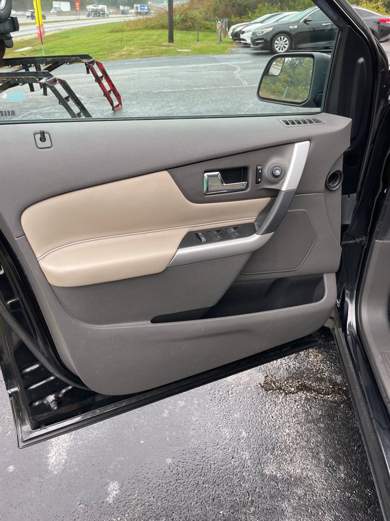 Used 2013 Ford Edge SE FWD image 10
