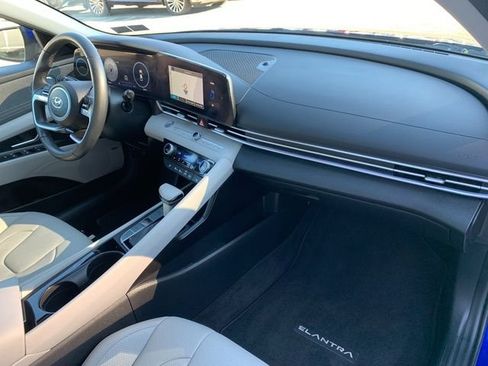 Used 2023 Hyundai Elantra Limited w/ Preferred Accessory Package FWD image 11