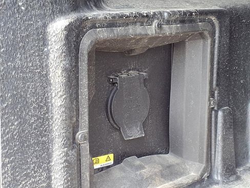 Used 2023 Ford F150 Lariat w/ Equipment Group 502A High image 19