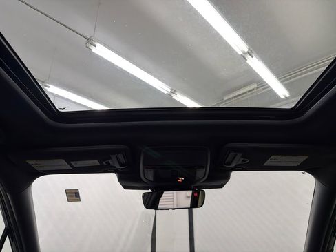 Used 2025 Subaru Forester Premium AWD/4WD image 23