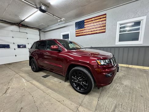 Used 2019 Jeep Grand Cherokee Altitude image 1