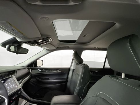 Used 2023 Jeep Grand Cherokee Laredo image 20