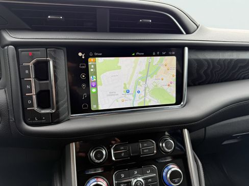 Used 2024 GMC Yukon XL Denali w/ Advanced Technology Package image 3