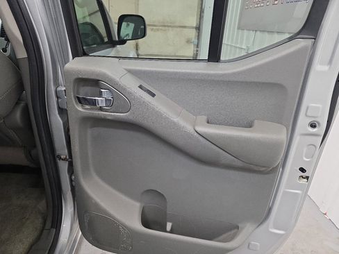 Used 2014 Nissan Frontier SV image 32