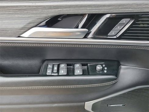 Used 2023 Jeep Wagoneer Series III w/ Preferred Equipment Group image 12