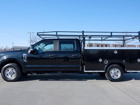 Used 2022 Ford F250 XL w/ Power Equipment Group image 10