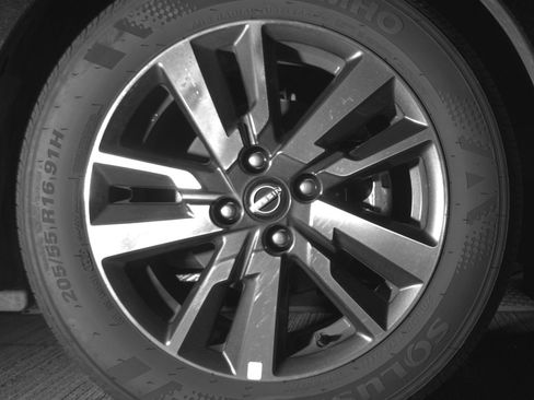 Used 2025 Nissan Versa SV FWD image 13
