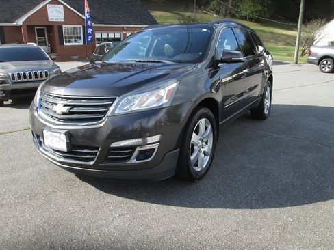 Used 2017 Chevrolet Traverse Premier image 1