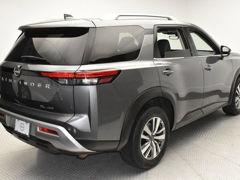 Used 2025 Nissan Pathfinder SL AWD/4WD image 5