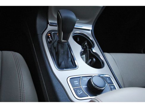 Used 2016 Jeep Grand Cherokee Limited 75th Anniversary AWD/4WD image 24