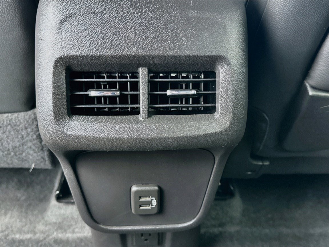 Used 2024 GMC Terrain SLT FWD image 17