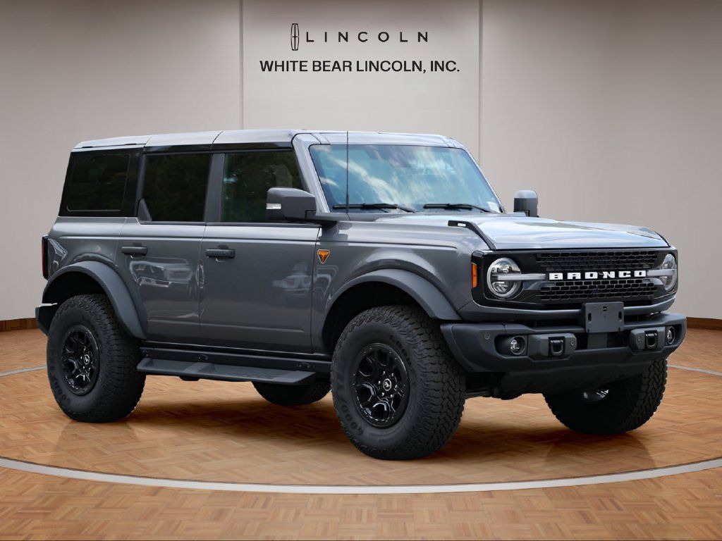 Used 2025 Ford Bronco Badlands AWD/4WD image 3