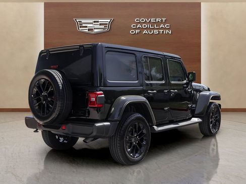 Used 2025 Jeep Wrangler Unlimited Sahara image 4