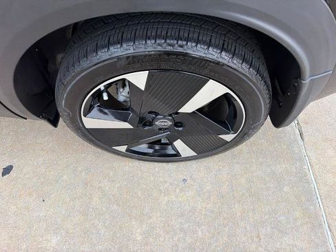 Certified 2025 Nissan Kicks SR AWD/4WD image 11