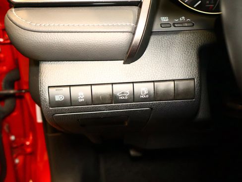 Used 2024 Toyota Camry SE image 40