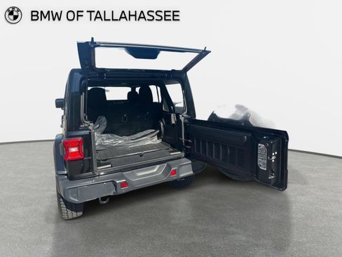 Used 2020 Jeep Wrangler Unlimited Sahara image 11