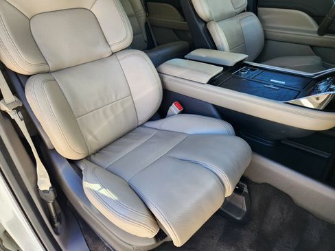 Used 2022 Lincoln Navigator 4WD image 13
