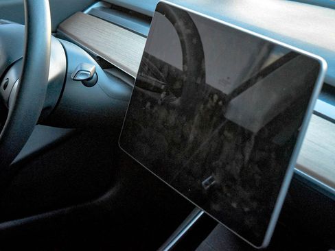 Used 2020 Tesla Model 3 Long Range image 4