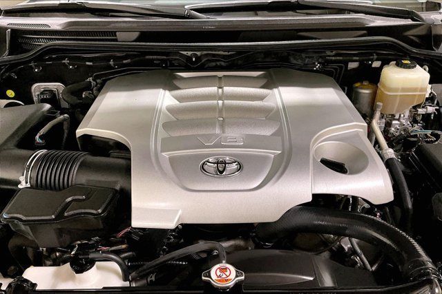 Used 2018 Toyota Land Cruiser AWD/4WD image 10