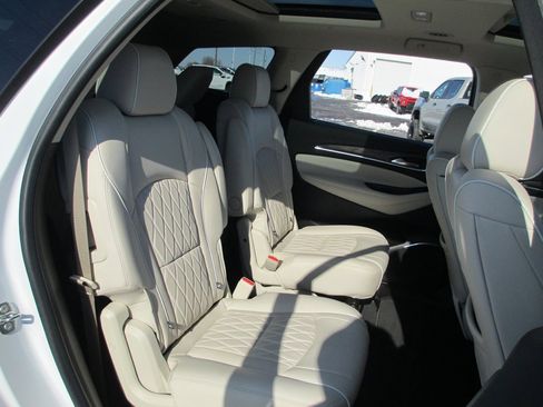 Certified 2023 Buick Enclave Avenir image 21