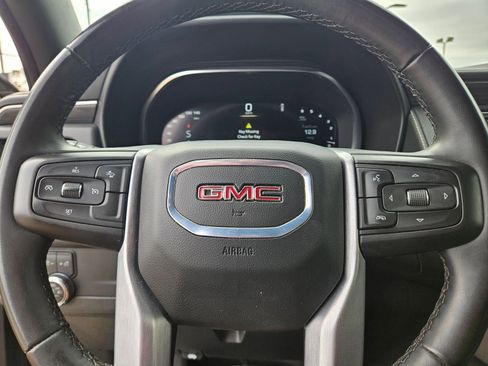 Used 2024 GMC Yukon SLT AWD/4WD image 11