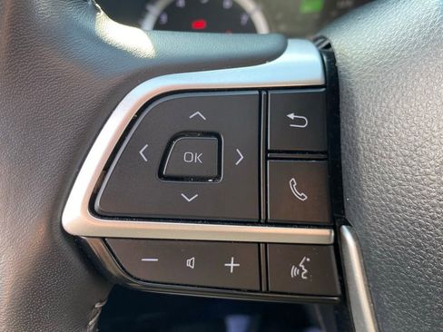 Used 2024 Toyota Highlander LE image 28