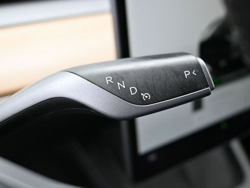 Used 2023 Tesla Model Y Long Range image 17