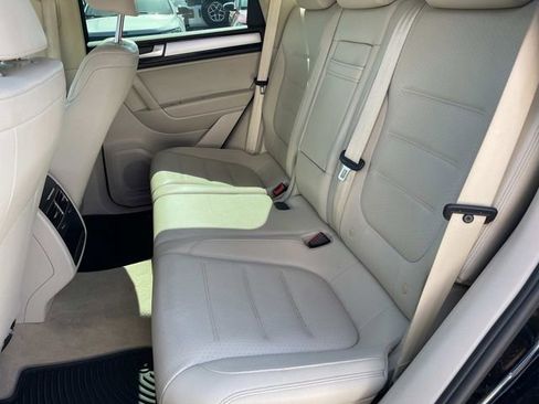 Used 2012 Volkswagen Touareg Sport AWD/4WD image 18