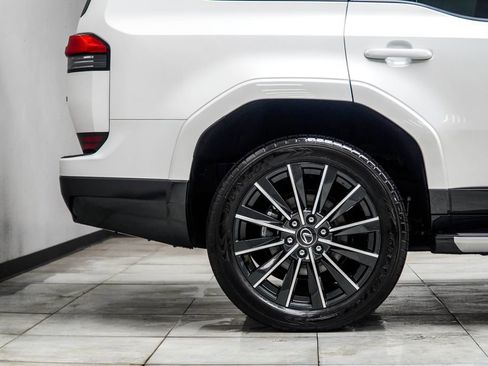 Used 2024 Lexus GX 550 w/ Cold Area Package image 8