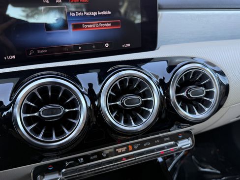 Used 2022 Mercedes-Benz CLA 250 image 19