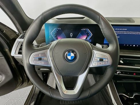 Used 2025 BMW X7 xDrive40i w/ Premium Package AWD/4WD image 11