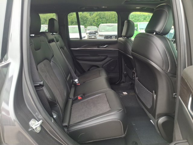 New 2026 Jeep Grand Cherokee Altitude AWD/4WD image 28