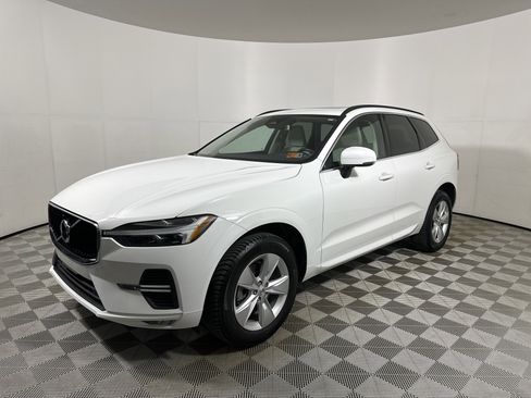 Used 2022 Volvo XC60 B5 Momentum image 3