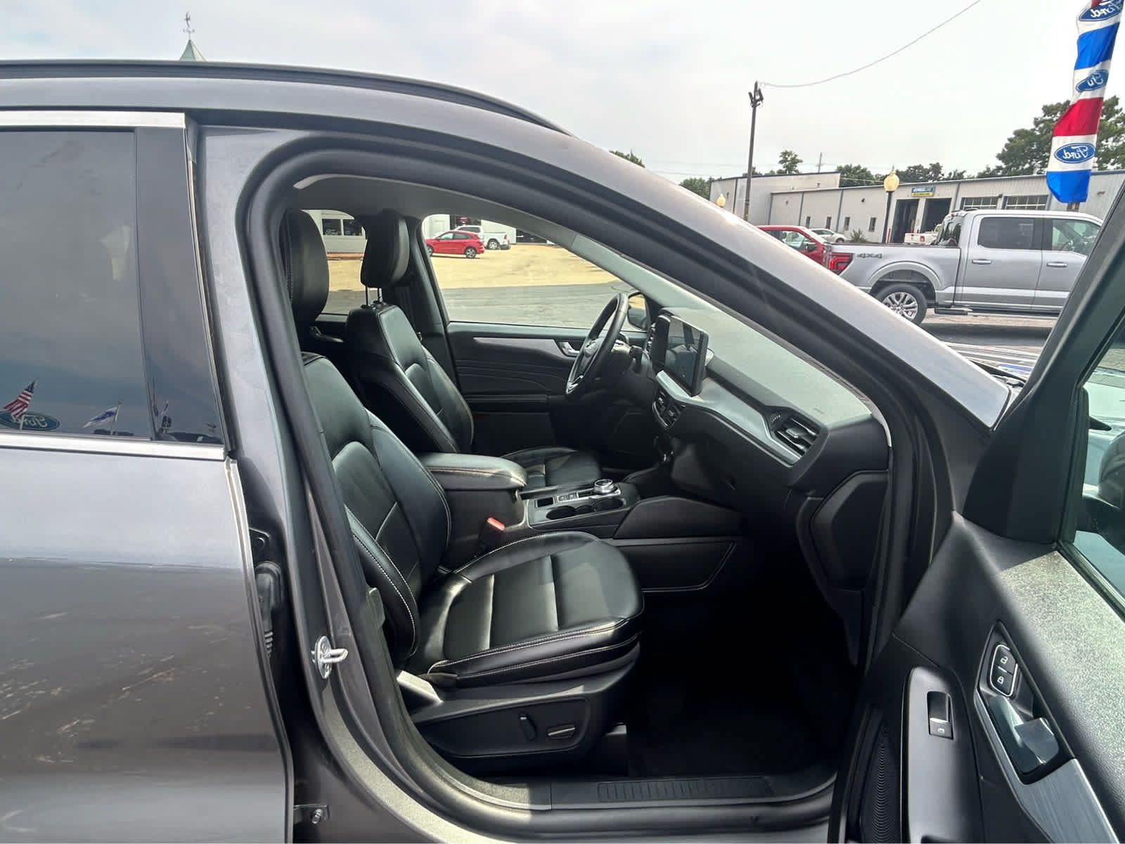 Used 2025 Ford Escape Platinum AWD/4WD image 14