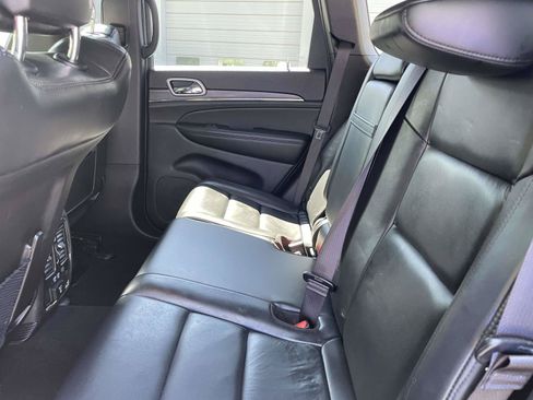 Used 2019 Jeep Grand Cherokee Limited AWD/4WD image 12