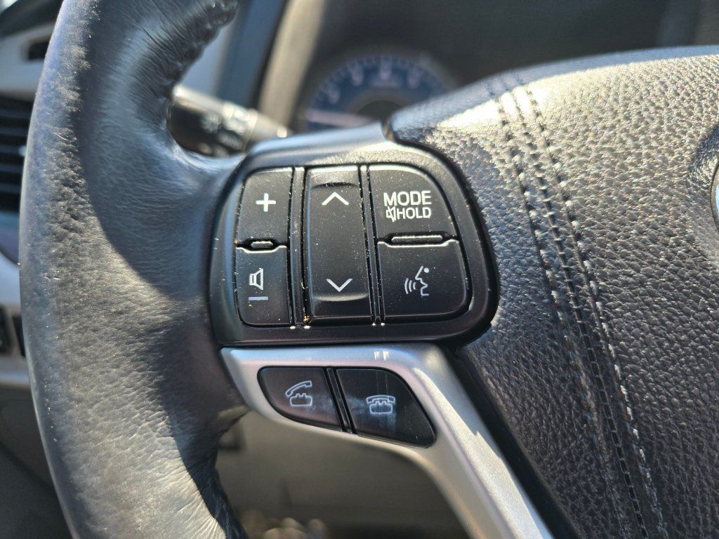 Used 2017 Toyota Sienna XLE Premium FWD image 7