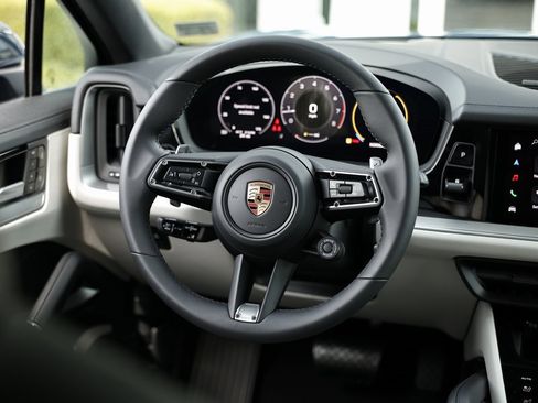New 2025 Porsche Cayenne Coupe image 32