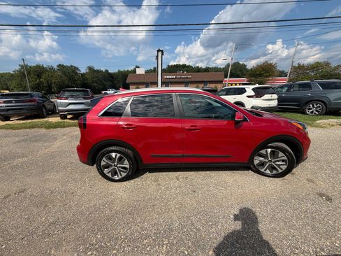 Used 2020 Kia Niro EX w/ Cold Weather Package FWD image 6