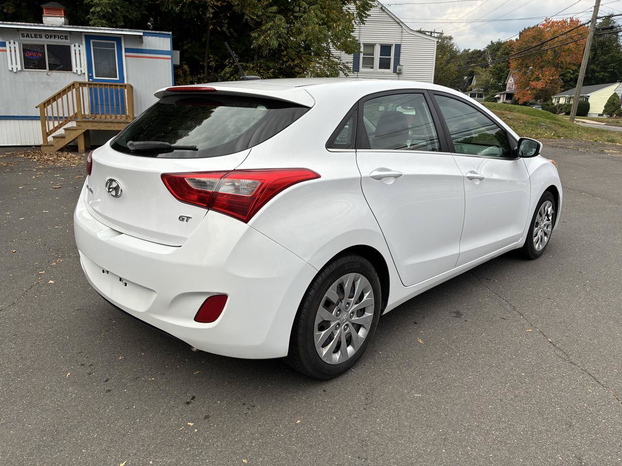 Used 2017 Hyundai Elantra GT FWD image 5