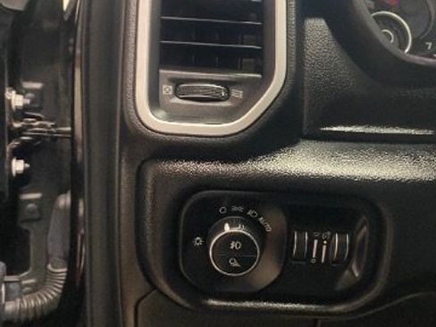 Used 2019 RAM 1500 Big Horn AWD/4WD image 7