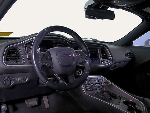 Used 2019 Dodge Challenger SXT image 20